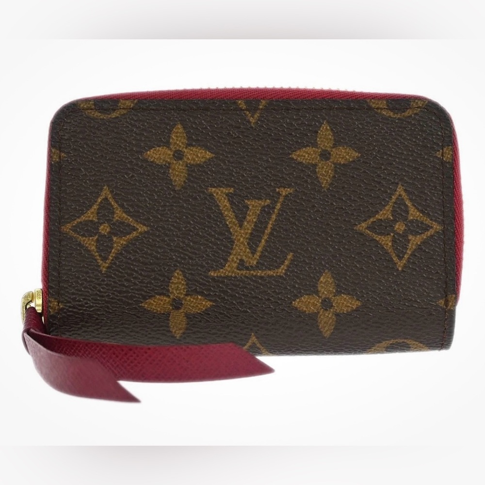 Lovely Louis Vuitton Card Wallet. In very good condition! Petite wallet!